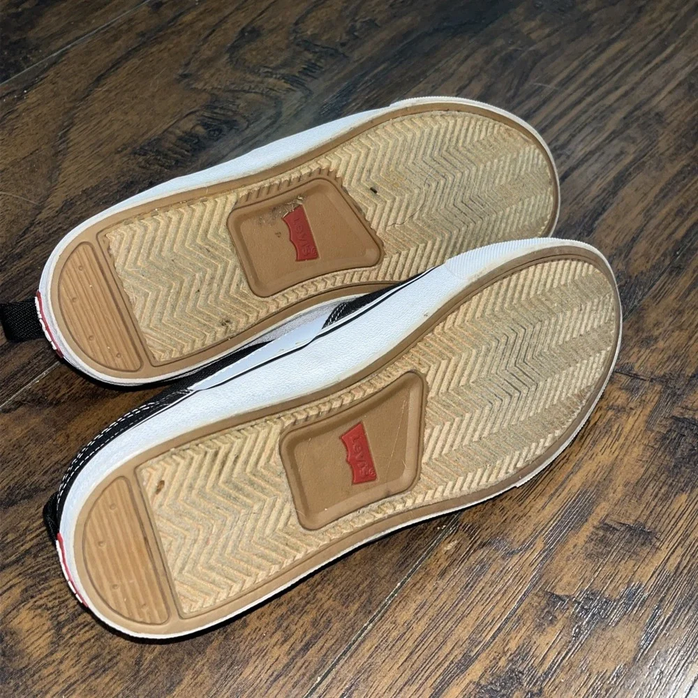 Levi's Comfort Black Slip On Canvas Shoes Women's Sz 8 Skater